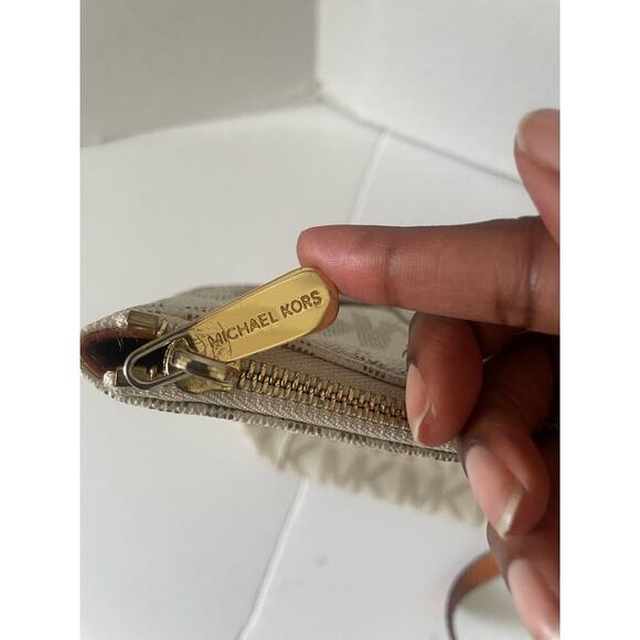 Michael Kors Gray and White Logo Jet Set East West Zip Top Signature Tote - Picture 11 of 12